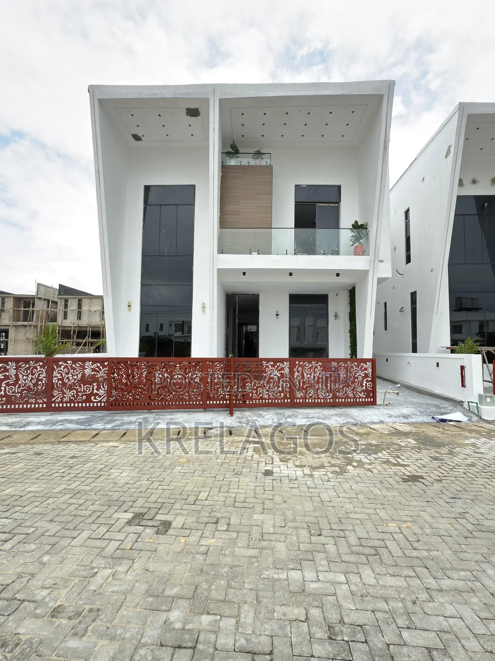 5bdrm Duplex in Chevron Toll Gate for sale in Chevron