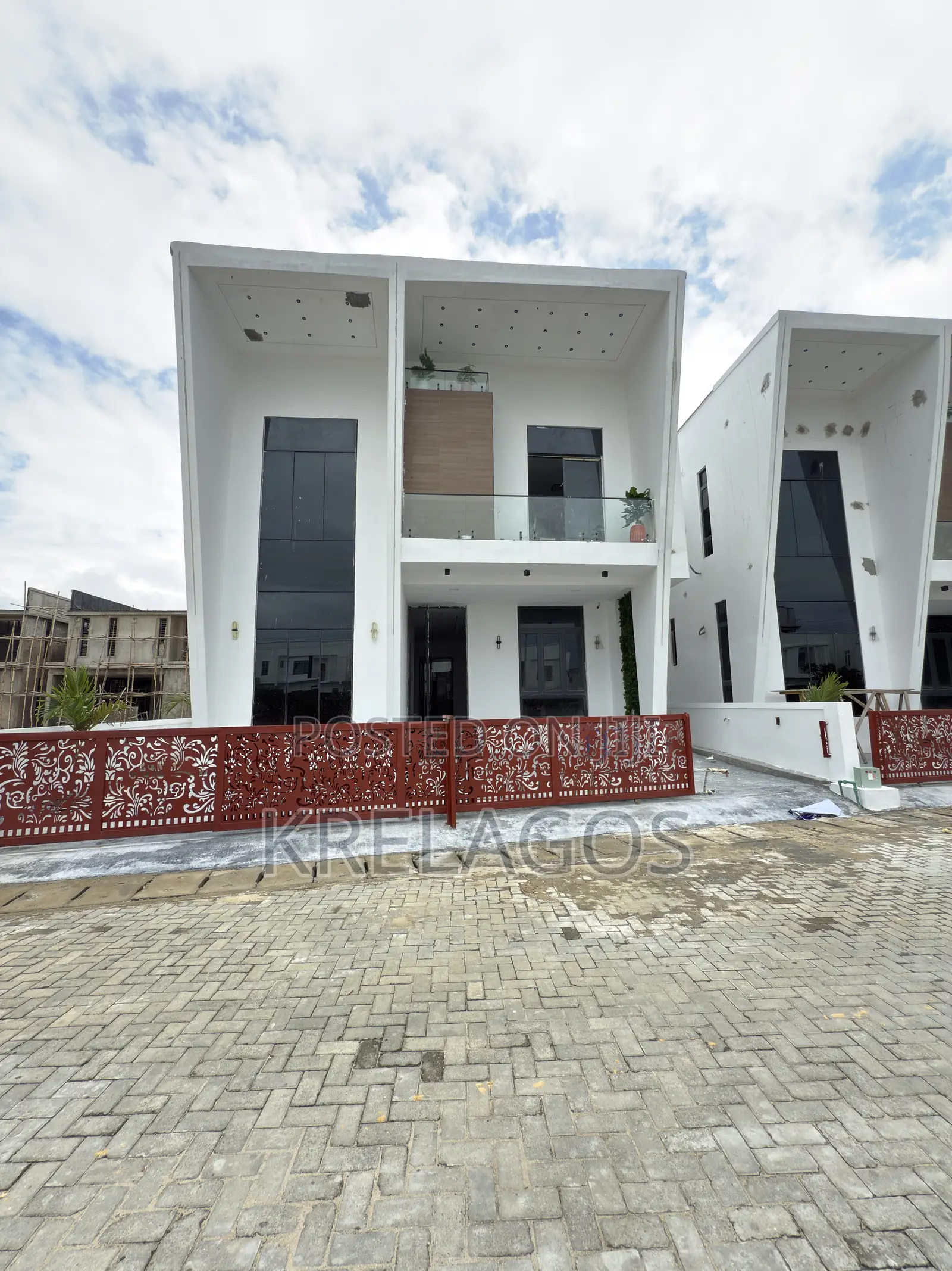 5bdrm Duplex in Chevron Toll Gate for sale in Chevron
