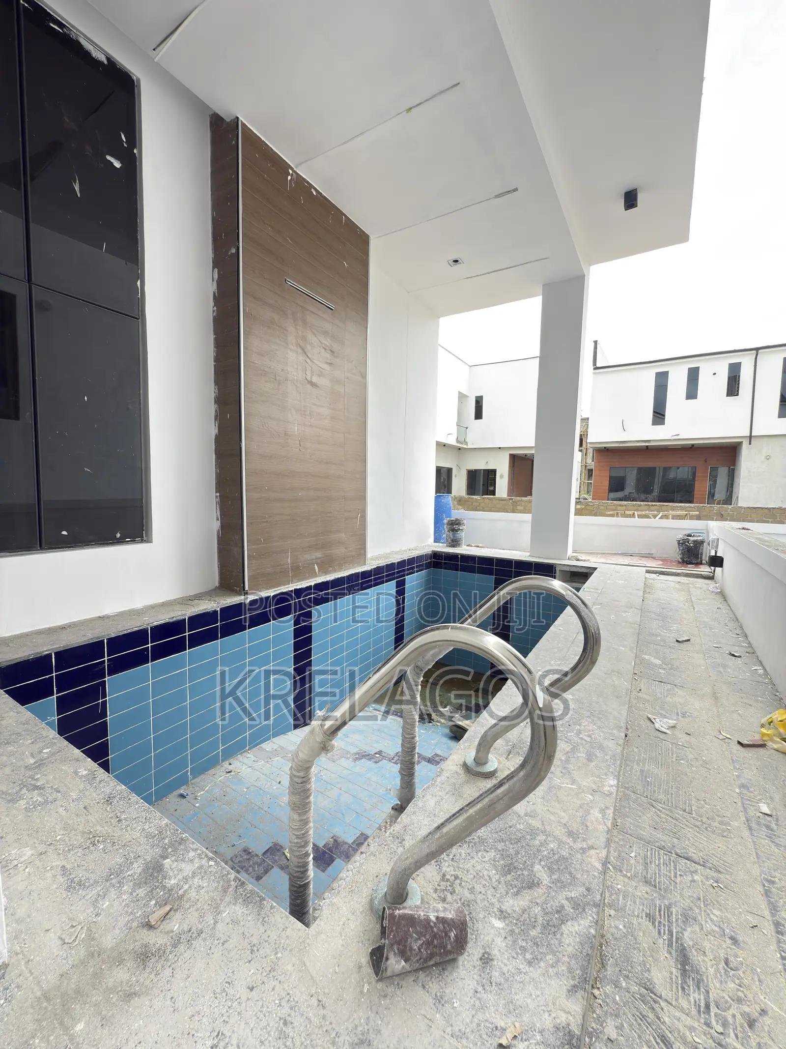 5bdrm Duplex in Chevron Toll Gate for sale in Chevron