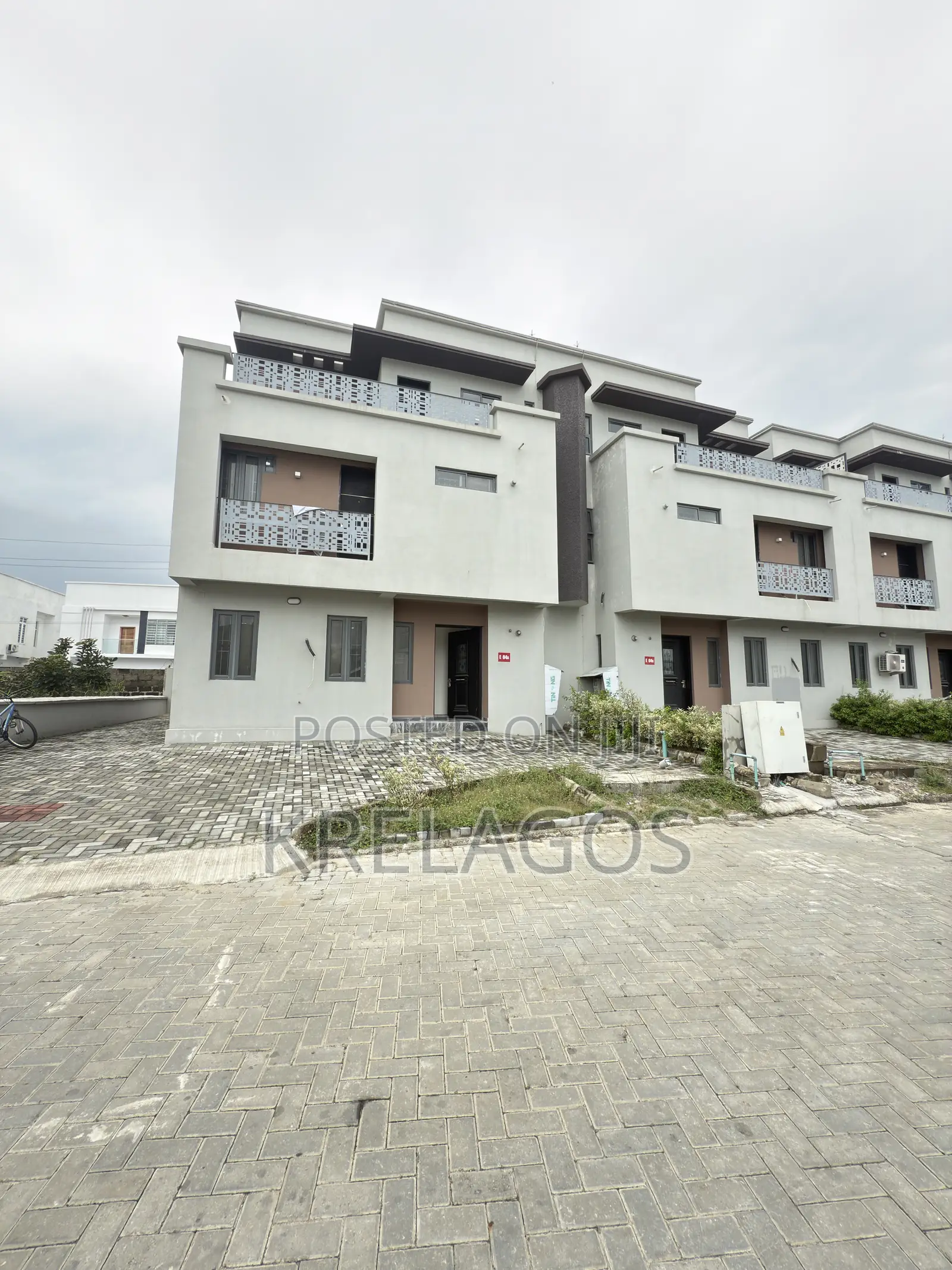 4bdrm Duplex in Chevron Toll Gate for sale in Chevron