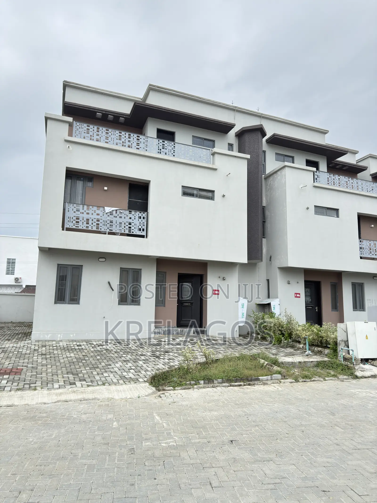 4bdrm Duplex in Chevron Toll Gate for sale in Chevron