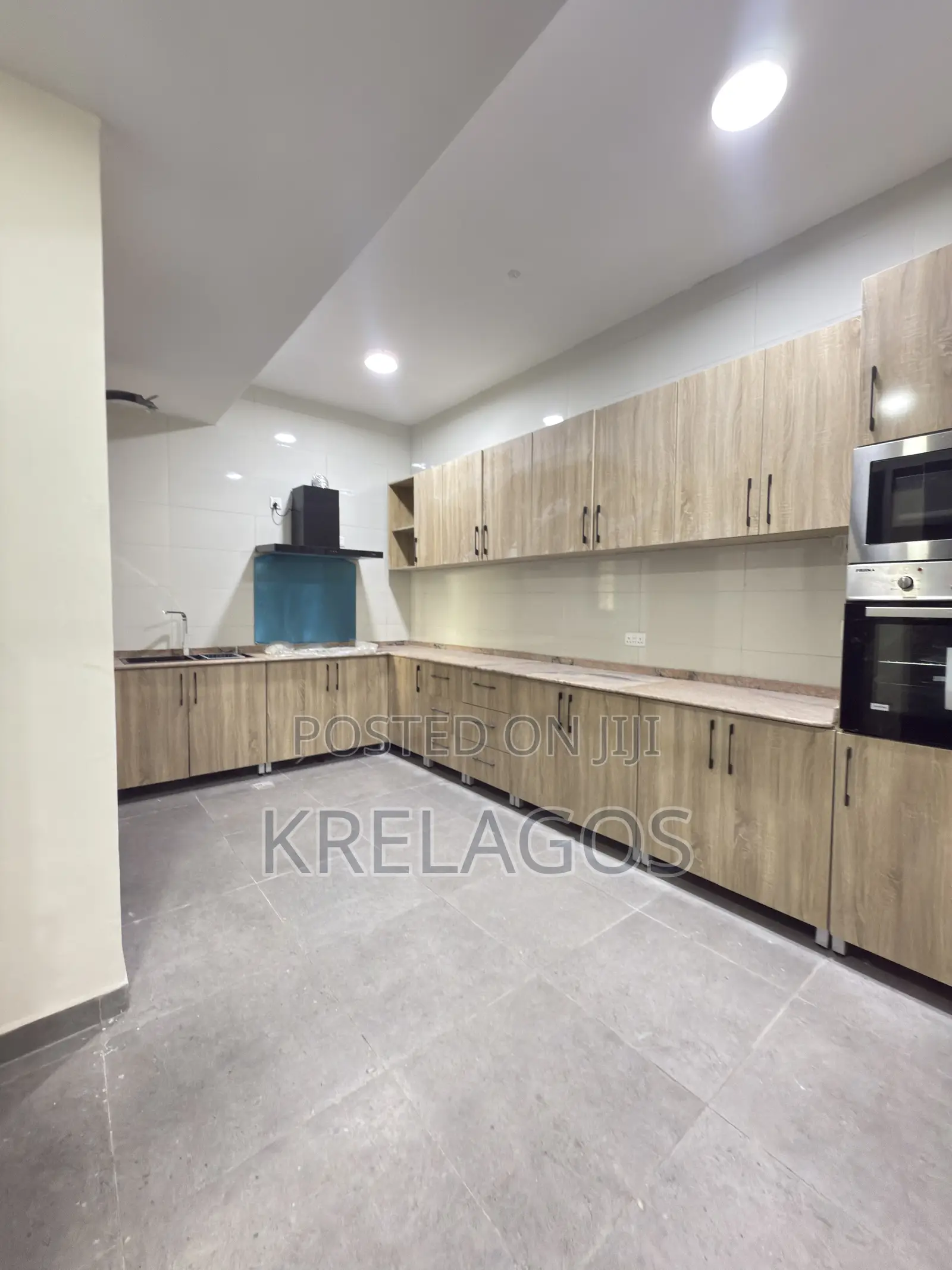 4bdrm Duplex in Chevron Toll Gate for sale in Chevron