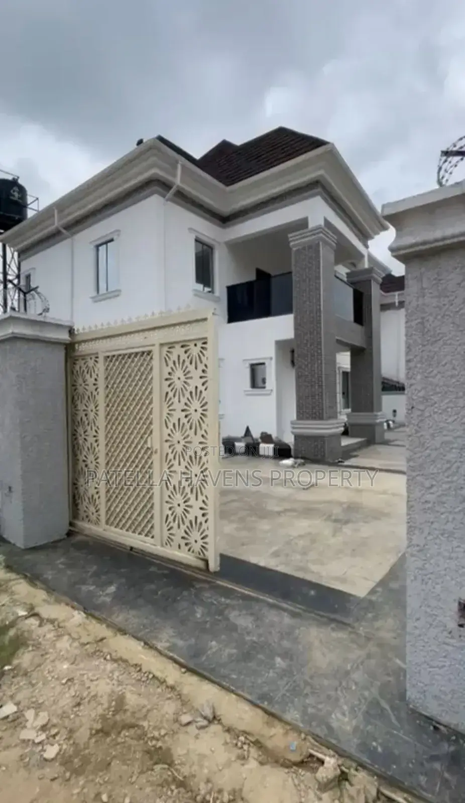 4bdrm Duplex in Lugbe District for sale in Lugbe District