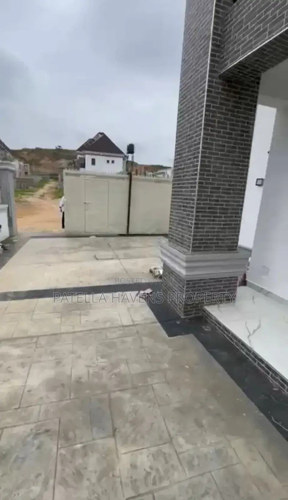 4bdrm Duplex in Lugbe District for sale in Lugbe District