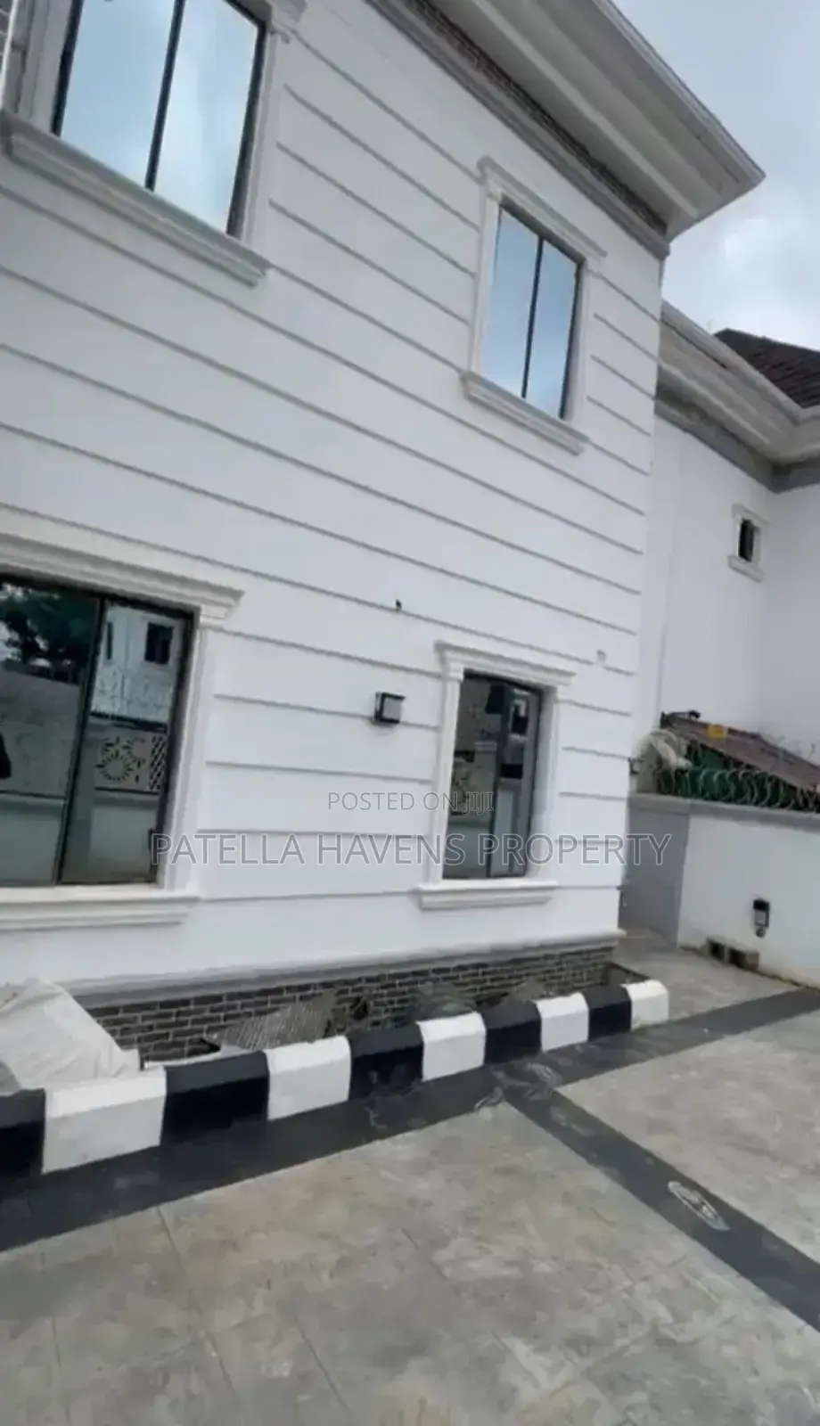 4bdrm Duplex in Lugbe District for sale in Lugbe District