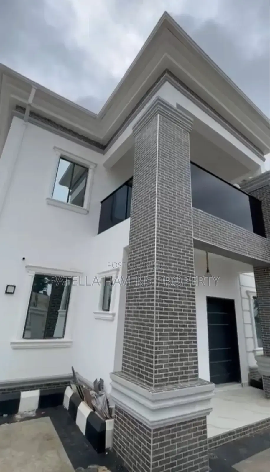 4bdrm Duplex in Lugbe District for sale in Lugbe District