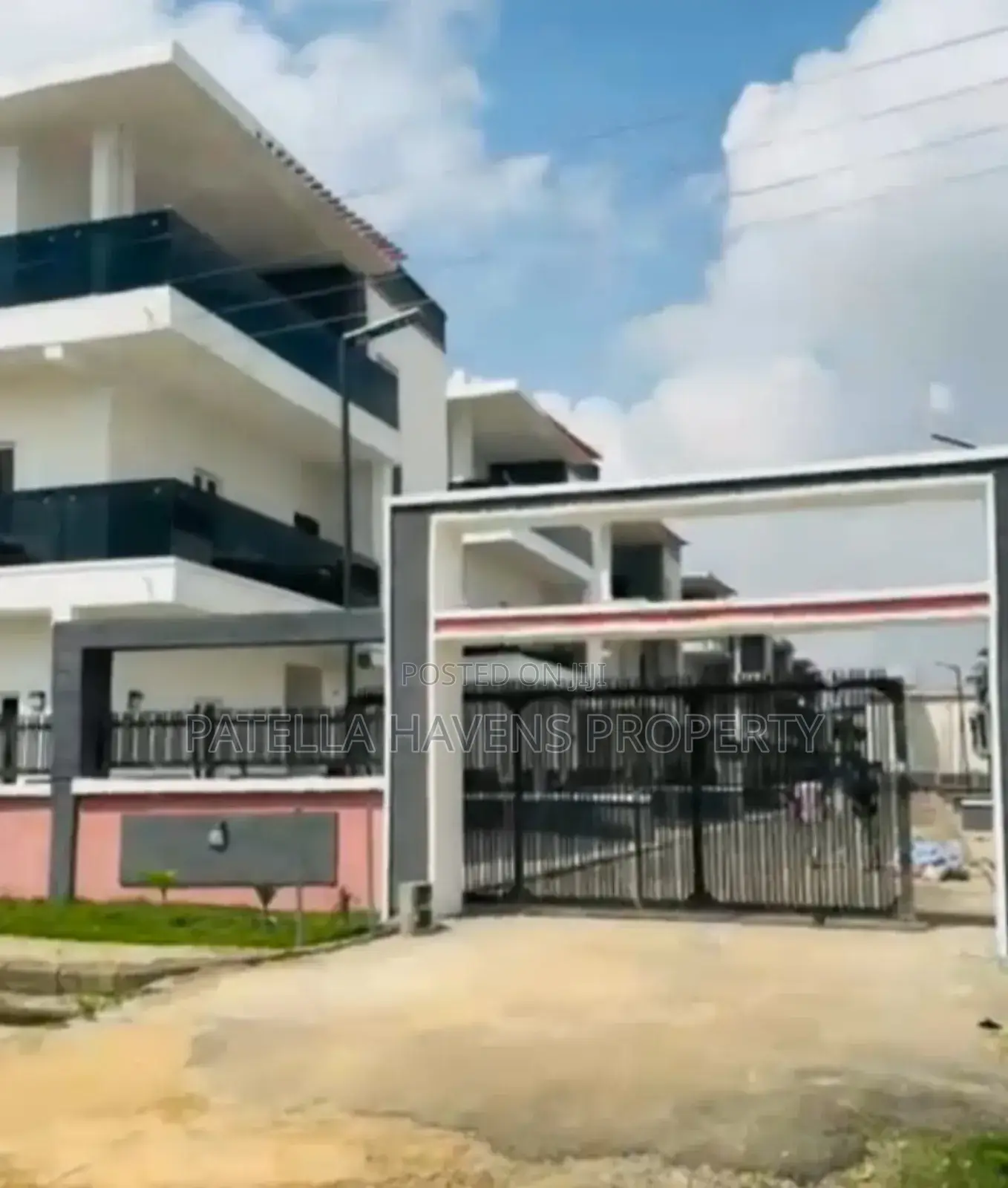 Massive 4 Bedroom With 3 Parlours for Sale in Mabushi
