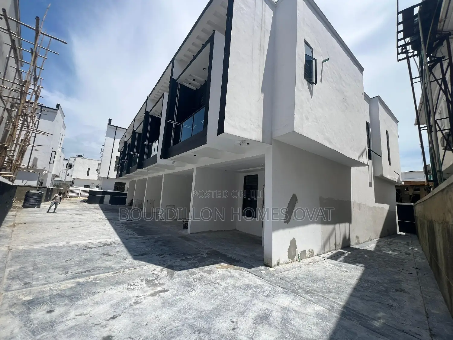 3bdrm Duplex in Chevron for sale in Chevron