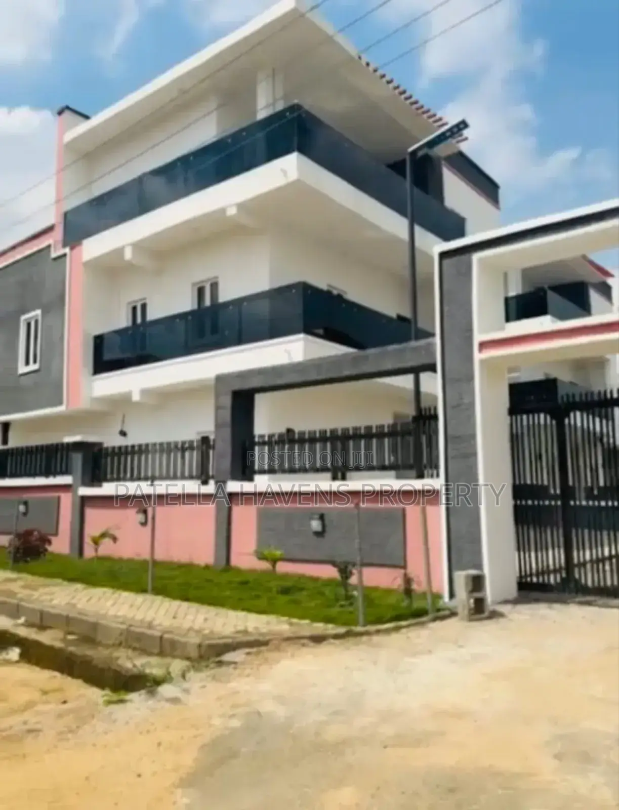 Massive 4 Bedroom With 3 Parlours for Sale in Mabushi