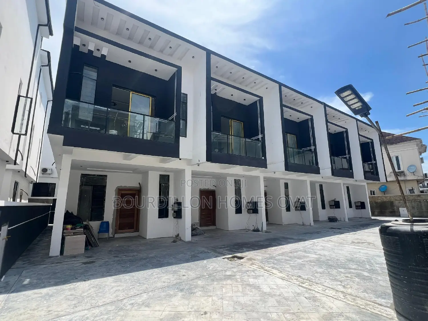 3bdrm Duplex in Chevron for sale in Chevron