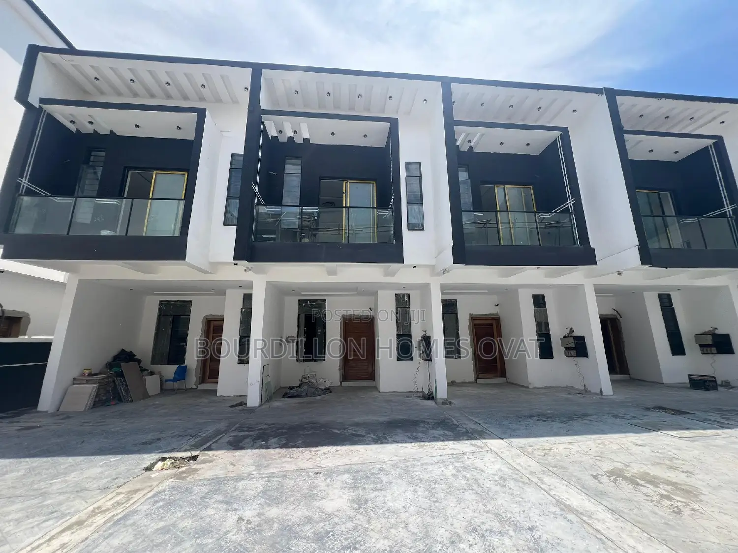 3bdrm Duplex in Chevron for sale in Chevron