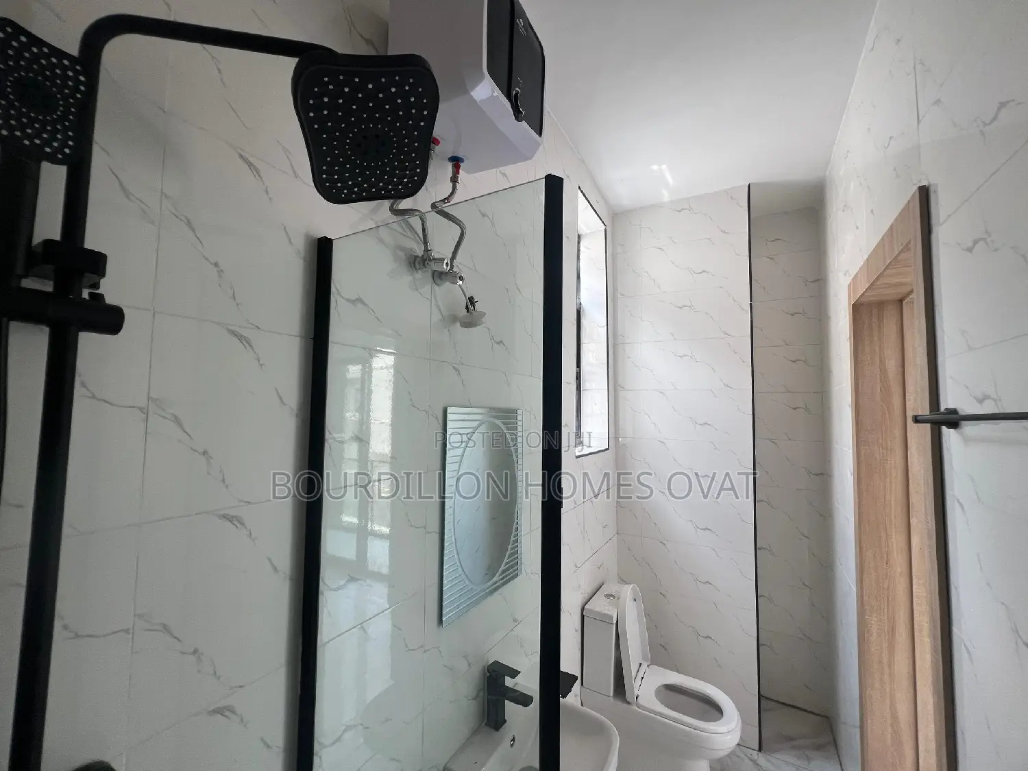 3bdrm Duplex in Chevron for sale in Chevron
