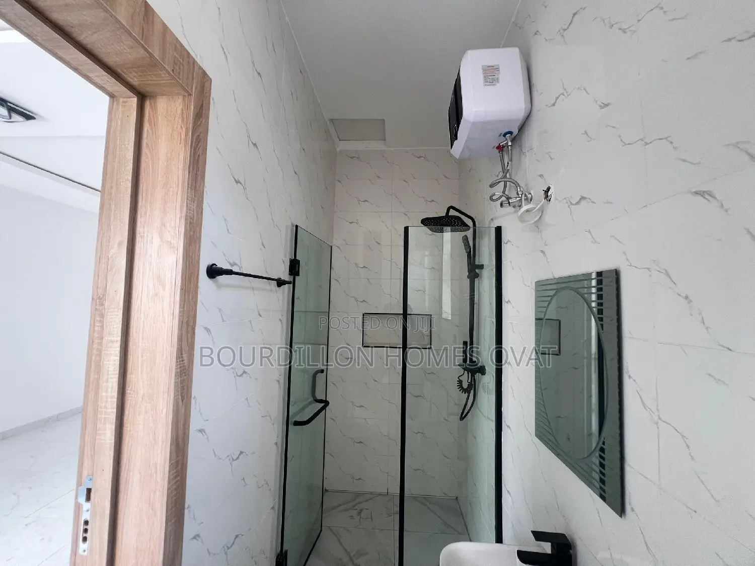 3bdrm Duplex in Chevron for sale in Chevron