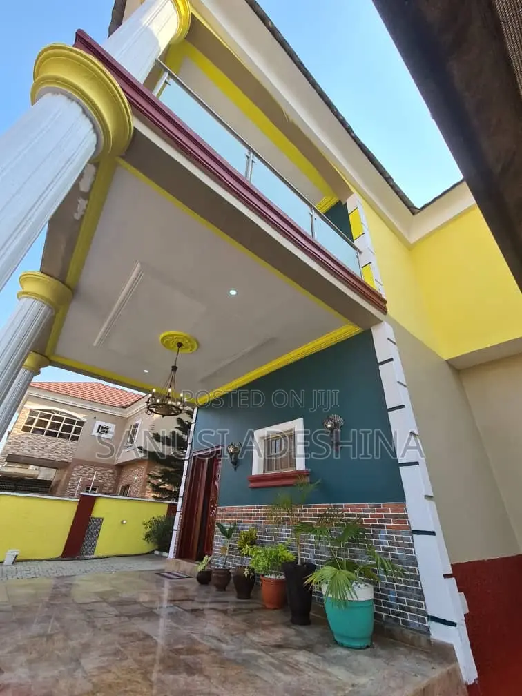 6bdrm House in Gwarimpa Estate,Fct for sale in Abuja (FCT)