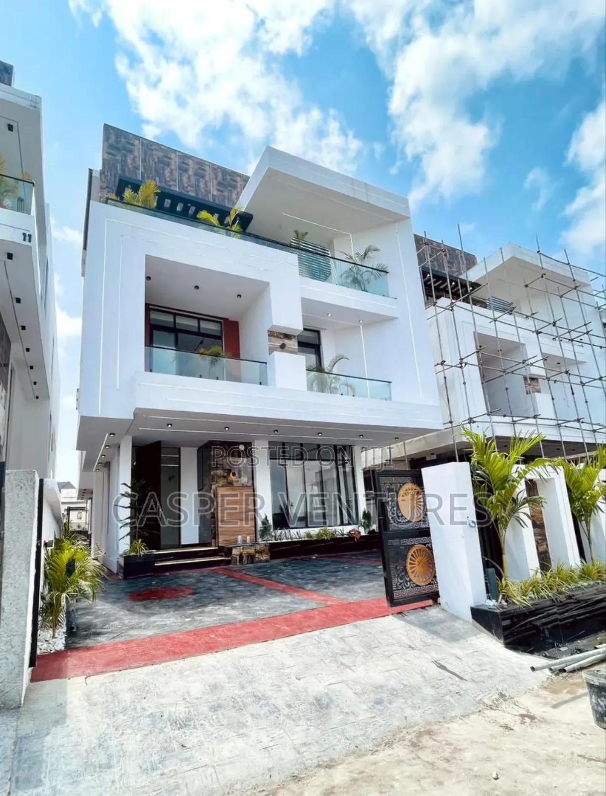 6bdrm Duplex in Chevron for sale in Chevron