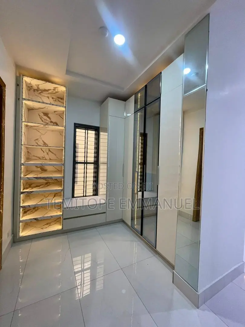 Furnished 5bdrm House in Lekki Phase 1, Lagos for sale in Lekki Phase 1