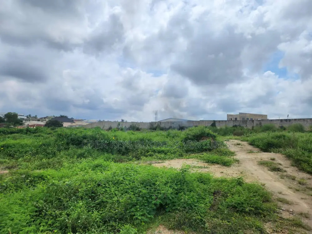 3 Acres of Land in a Strategic Location by Fresh Fm, Ibadan in CHallenge / Ibadan