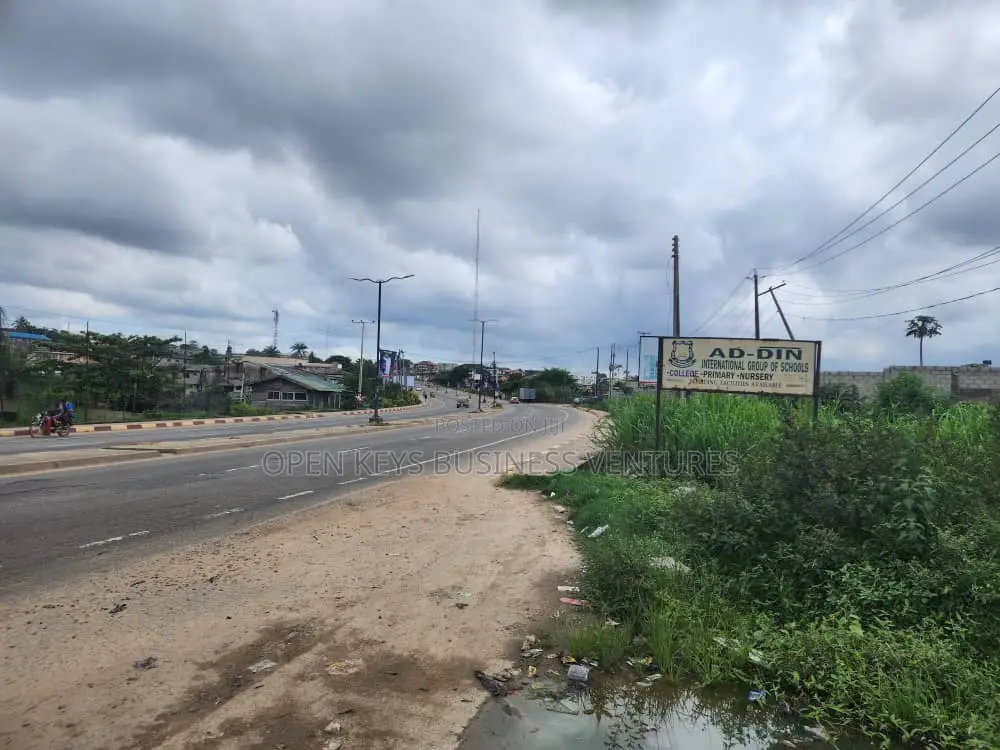 3 Acres of Land in a Strategic Location by Fresh Fm, Ibadan in CHallenge / Ibadan