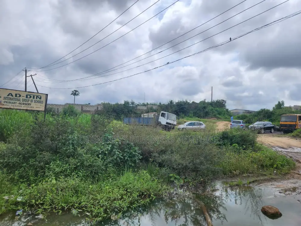 3 Acres of Land in a Strategic Location by Fresh Fm, Ibadan in CHallenge / Ibadan
