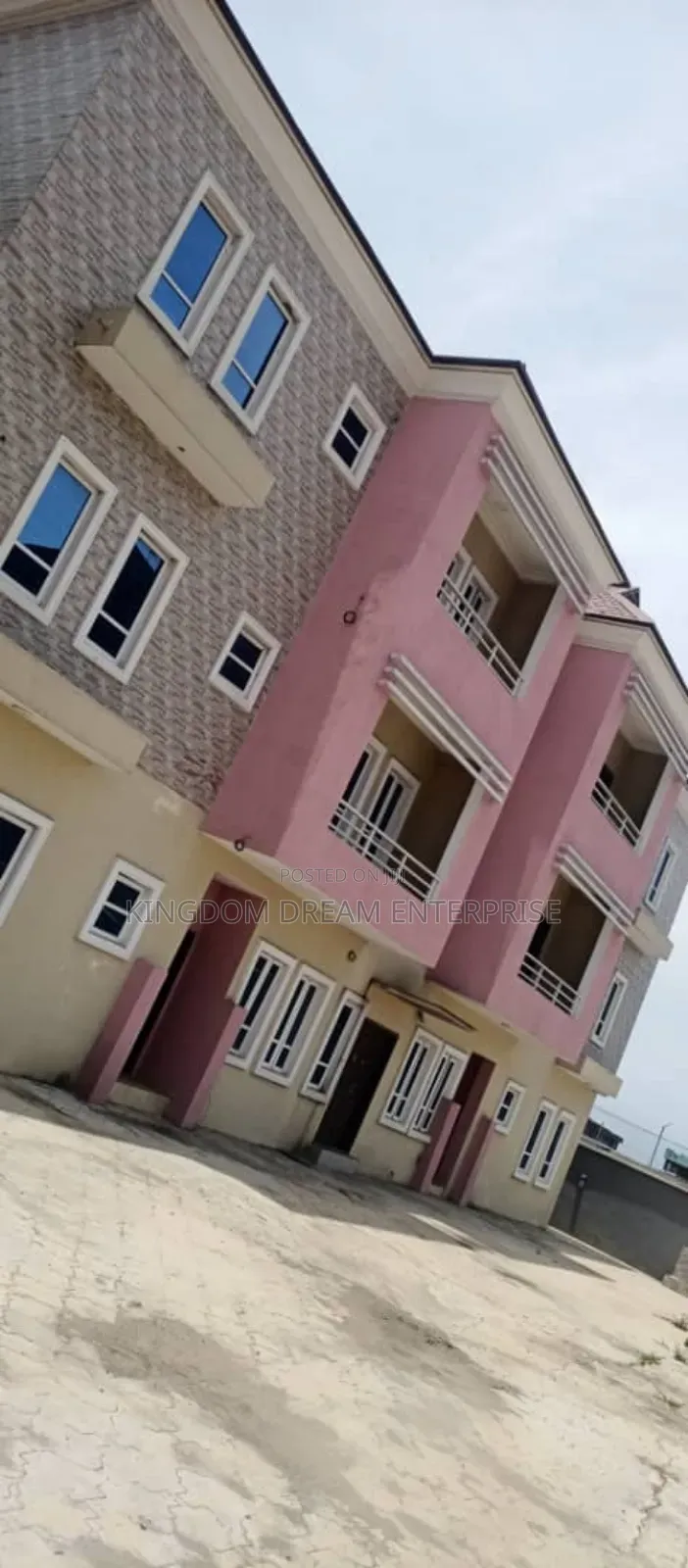 3bdrm Apartment in Ikeja Gra Lagos for rent in Ikeja GRA