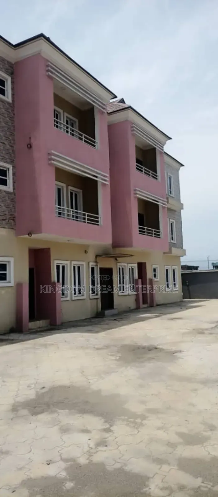3bdrm Apartment in Ikeja Gra Lagos for rent in Ikeja GRA
