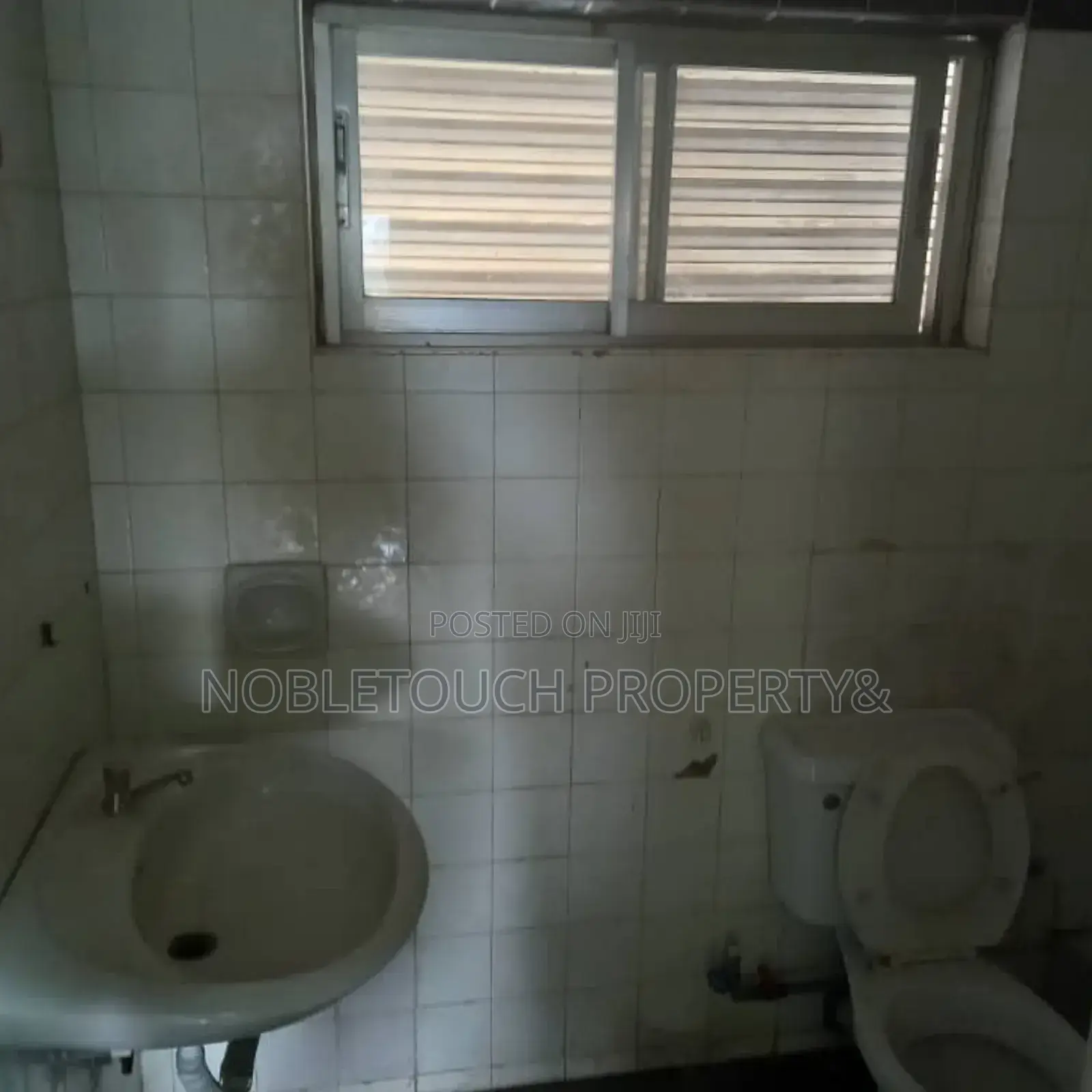 13 Floors High Rise Tower for Sale in Surulere in Eric Moore