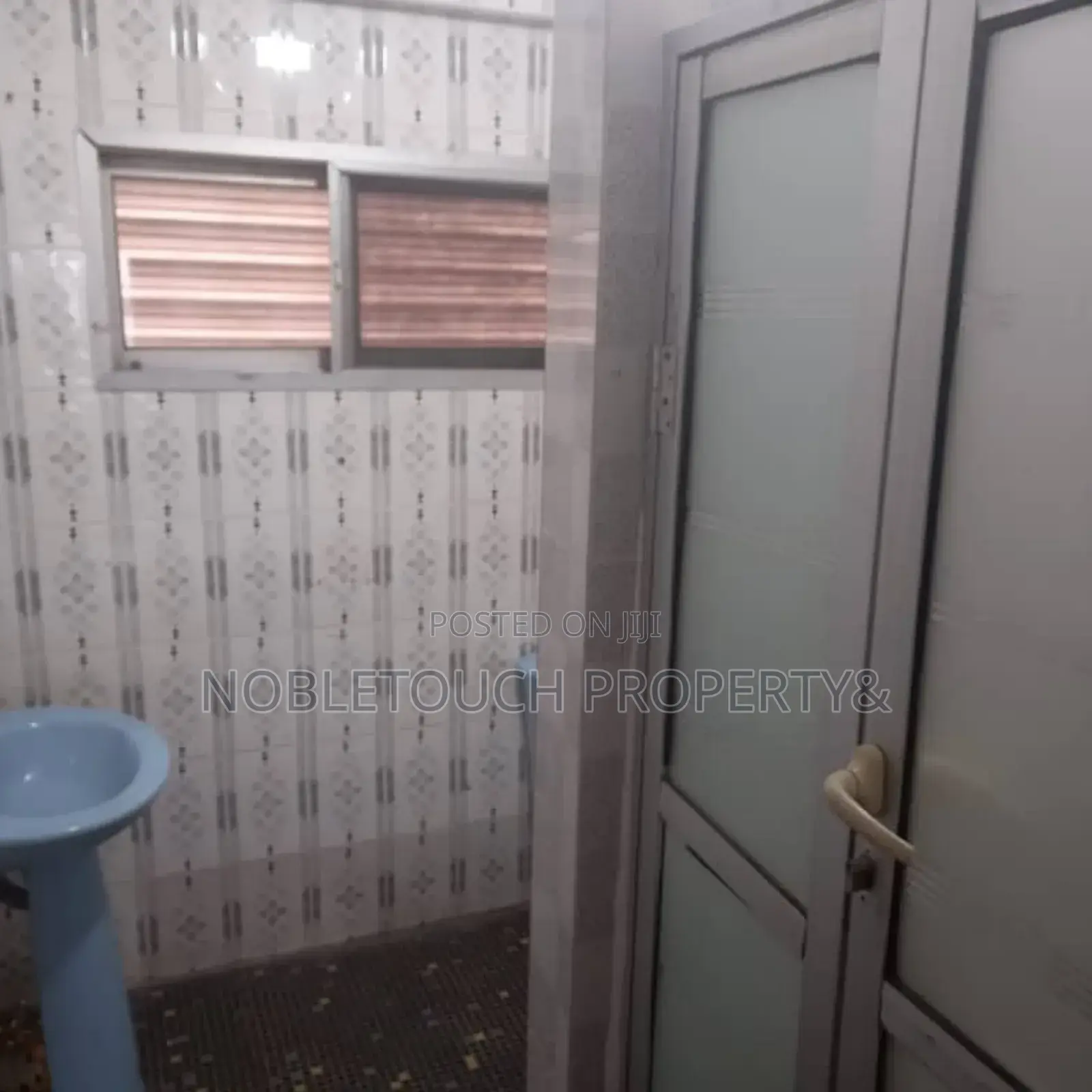 13 Floors High Rise Tower for Sale in Surulere in Eric Moore