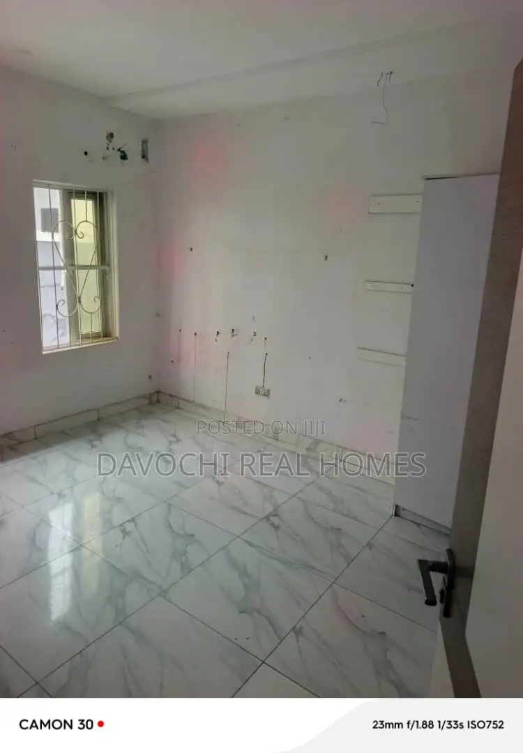 2bdrm Apartment in Orchid Road, Lekki Phase 2 for rent in Lekki Phase 2