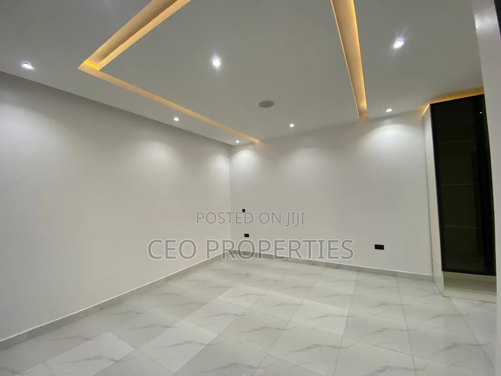 3bdrm Block of Flats in Off Admiralty Way, Lekki Phase 1 for sale in Lekki Phase 1