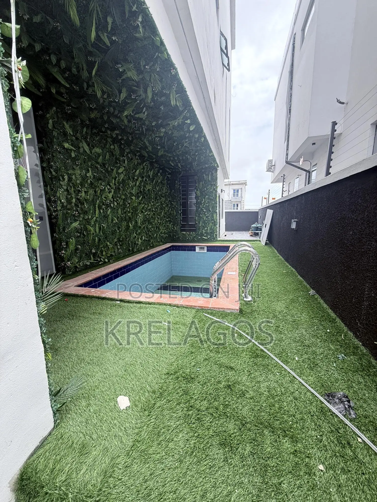 5bdrm Duplex in Ikota for sale in Ikota
