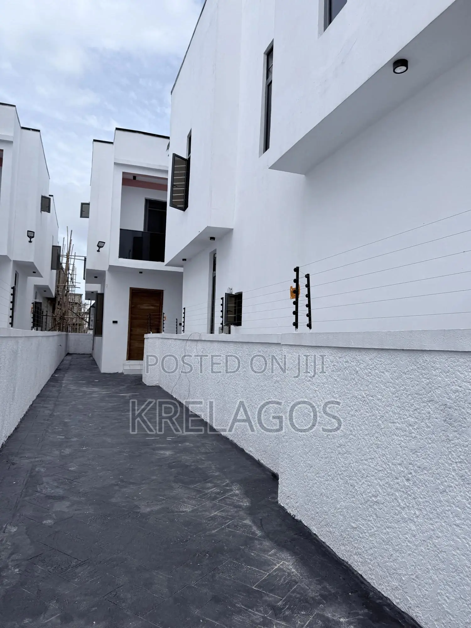 4bdrm Duplex in Ikota for sale in Ikota