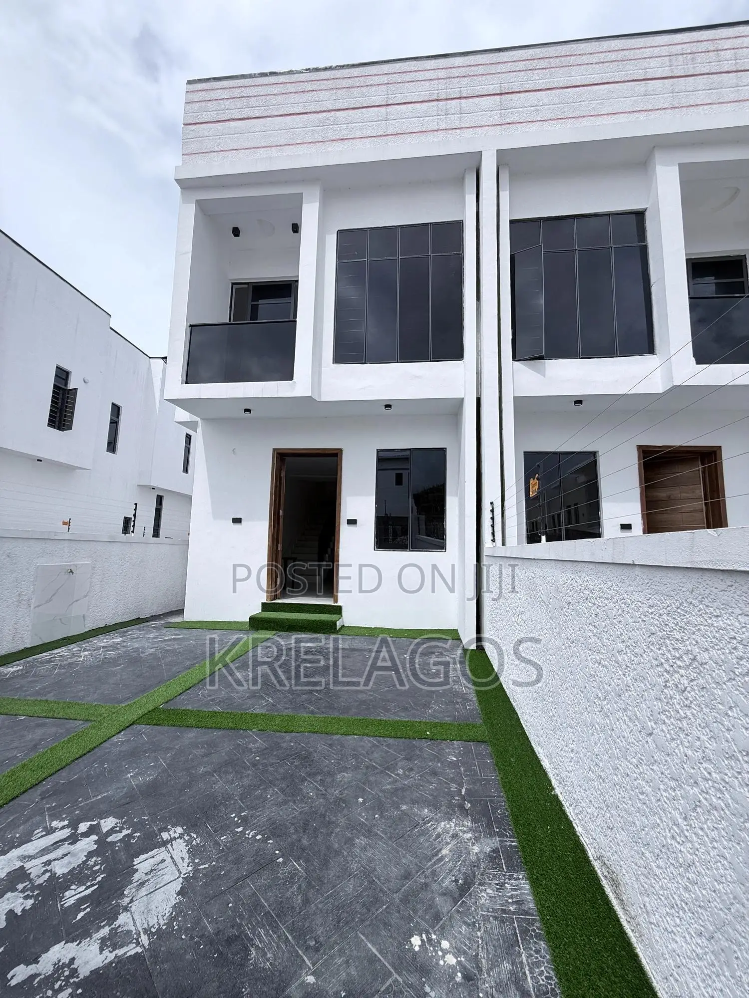 3bdrm Duplex in Ikota for sale in Ikota