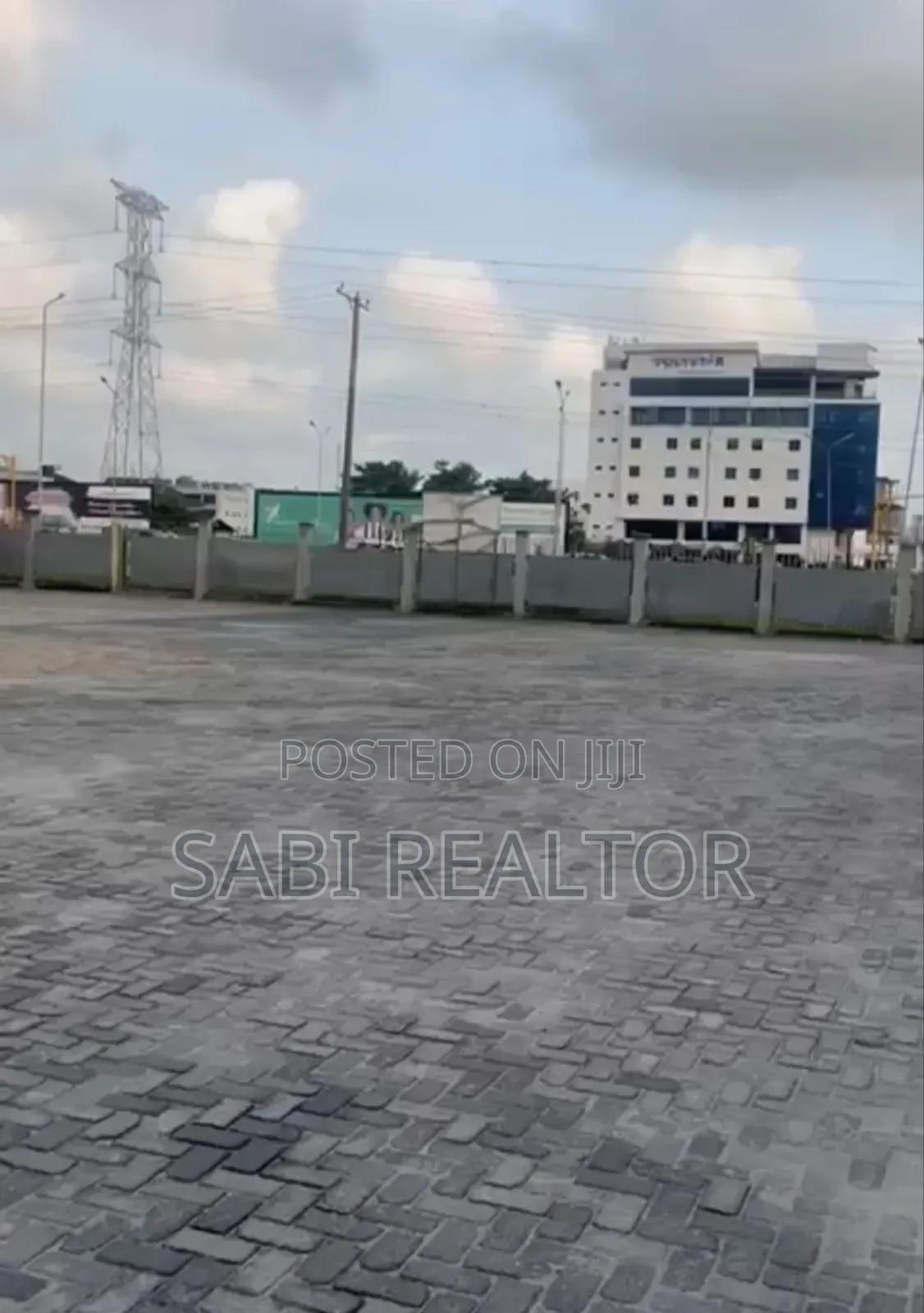 Mixed-Used 1300sqm Land at Lekki-Epe Express Road Is Up for Sale in Lekki Phase 1