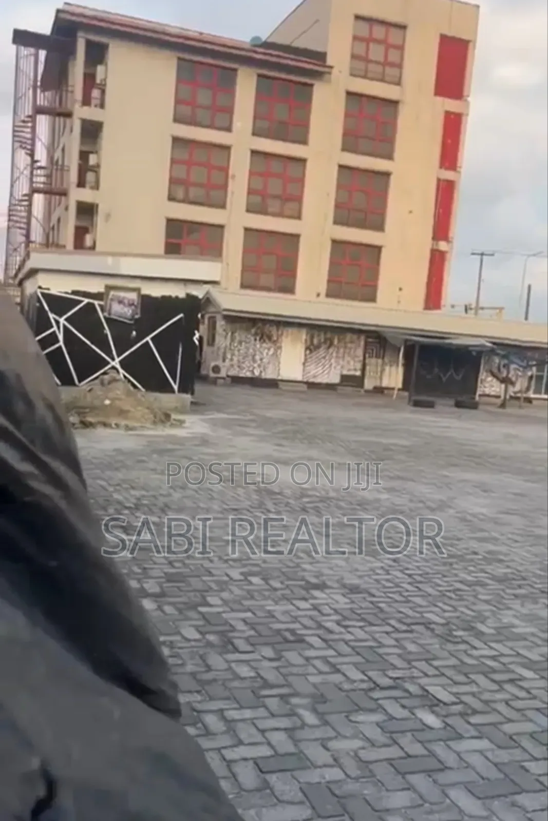 Mixed-Used 1300sqm Land at Lekki-Epe Express Road Is Up for Sale in Lekki Phase 1