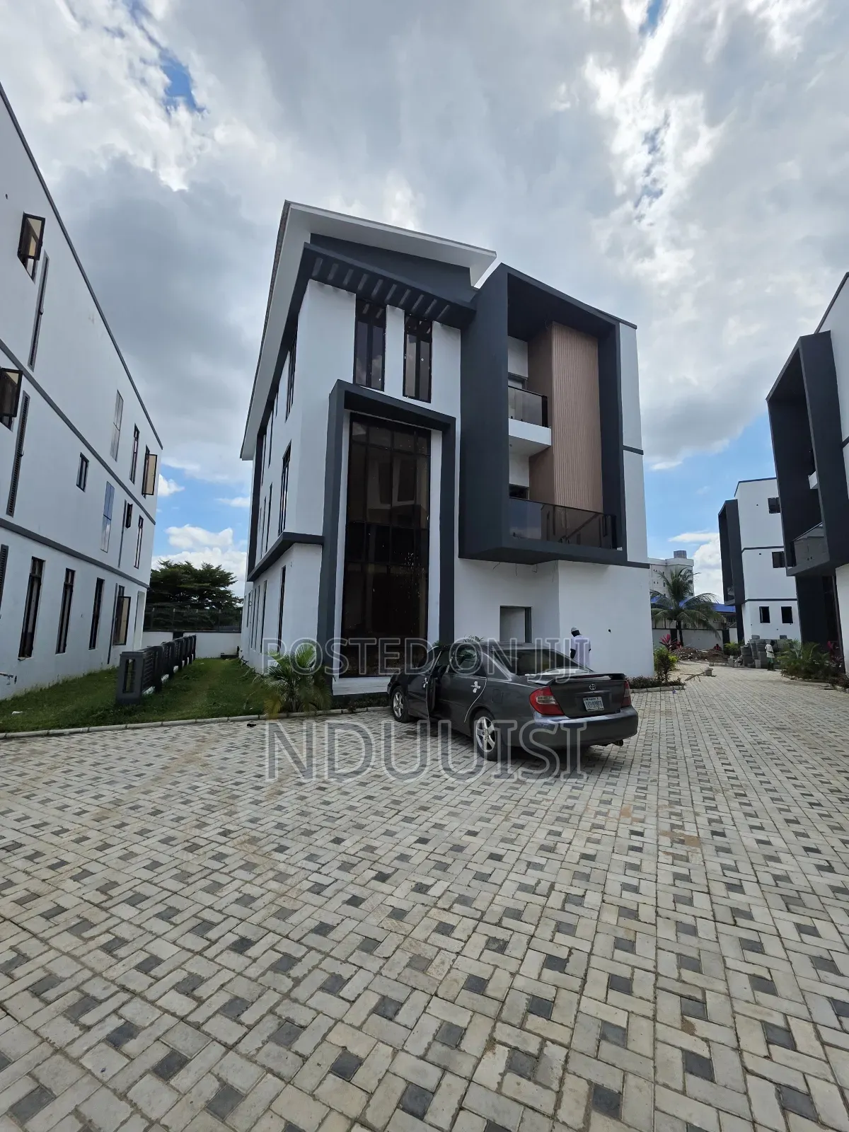 6bdrm Duplex in Mabushi for sale in Mabushi