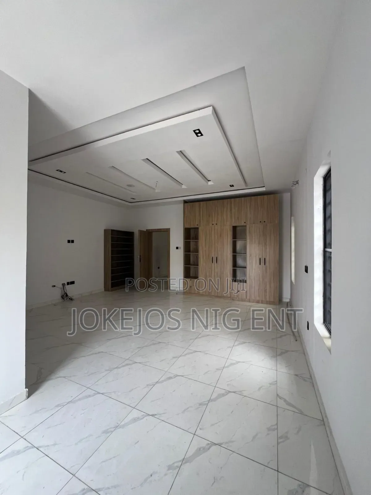 4bdrm Duplex in Orchid Road, Lafiaji for sale in Lafiaji