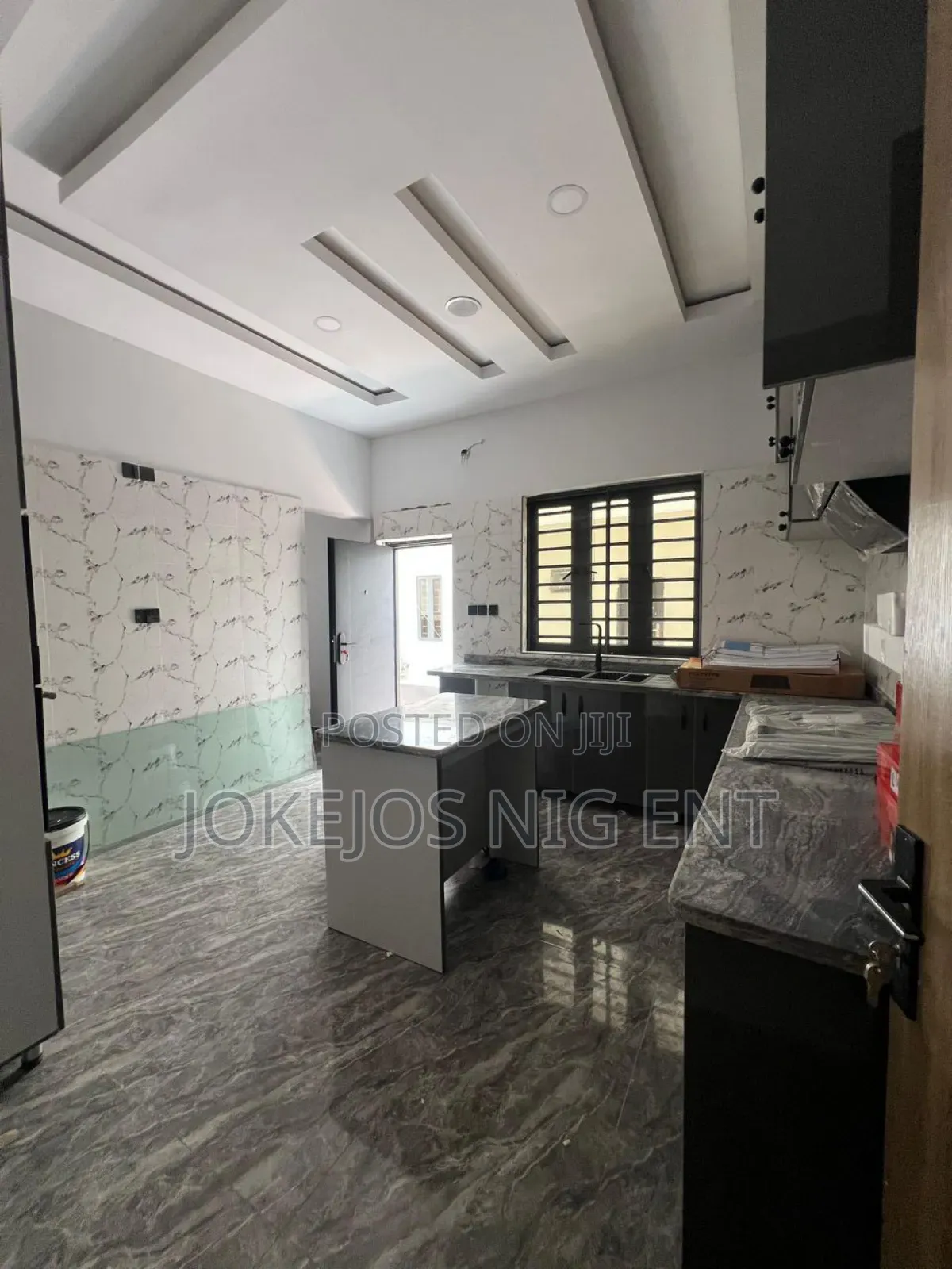 4bdrm Duplex in Orchid Road, Lafiaji for sale in Lafiaji