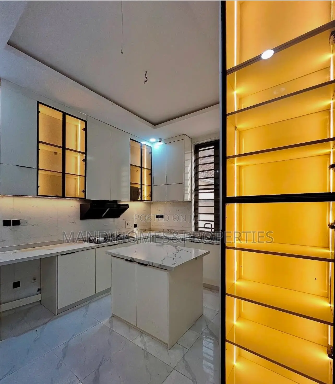 5bdrm Duplex in Chevron for sale in Chevron