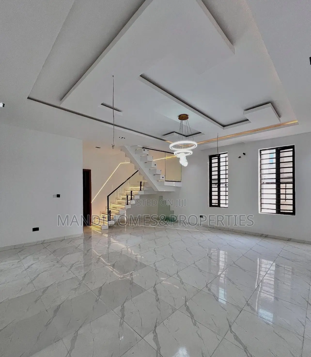 5bdrm Duplex in Chevron for sale in Chevron