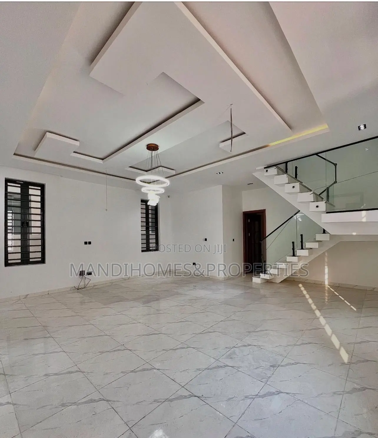 5bdrm Duplex in Chevron for sale in Chevron