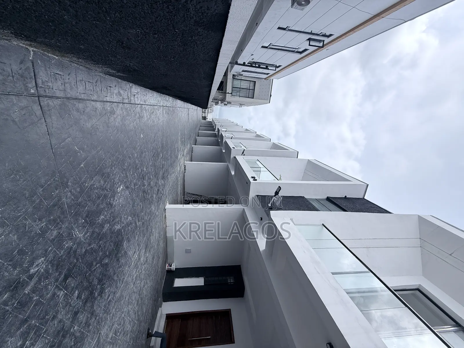 4bdrm Duplex in Ikota for sale in Ikota