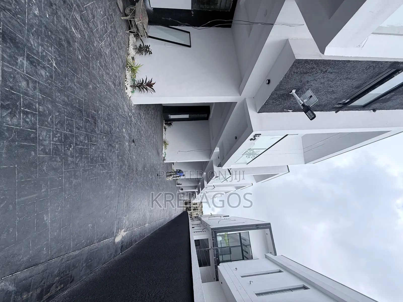 4bdrm Duplex in Ikota for sale in Ikota