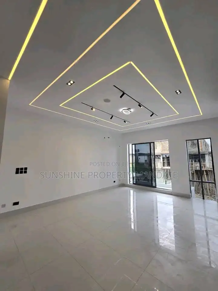 5bdrm Duplex in Ajah Lekki for sale in Ajah