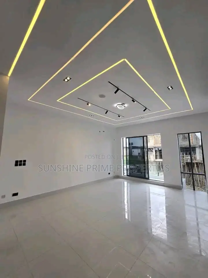 5bdrm Duplex in Ajah Lekki for sale in Ajah