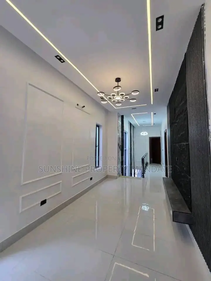 5bdrm Duplex in Ajah Lekki for sale in Ajah