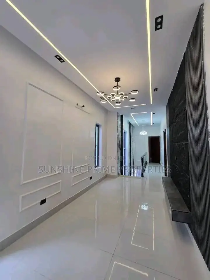 5bdrm Duplex in Ajah Lekki for sale in Ajah