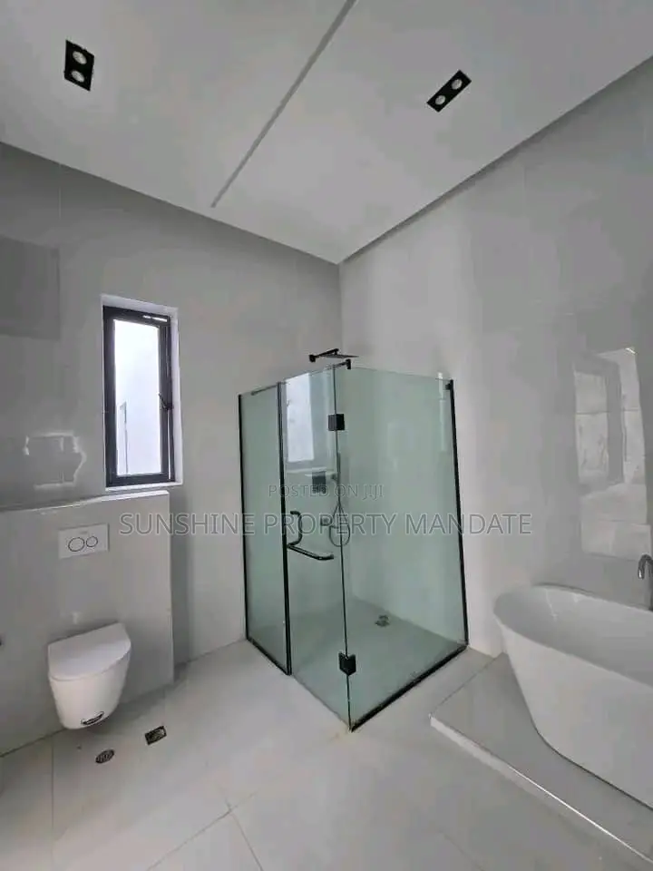 5bdrm Duplex in Ajah Lekki for sale in Ajah