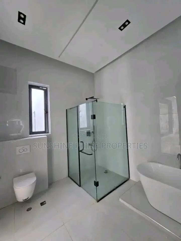 5bdrm Duplex in Ajah Lekki for sale in Ajah