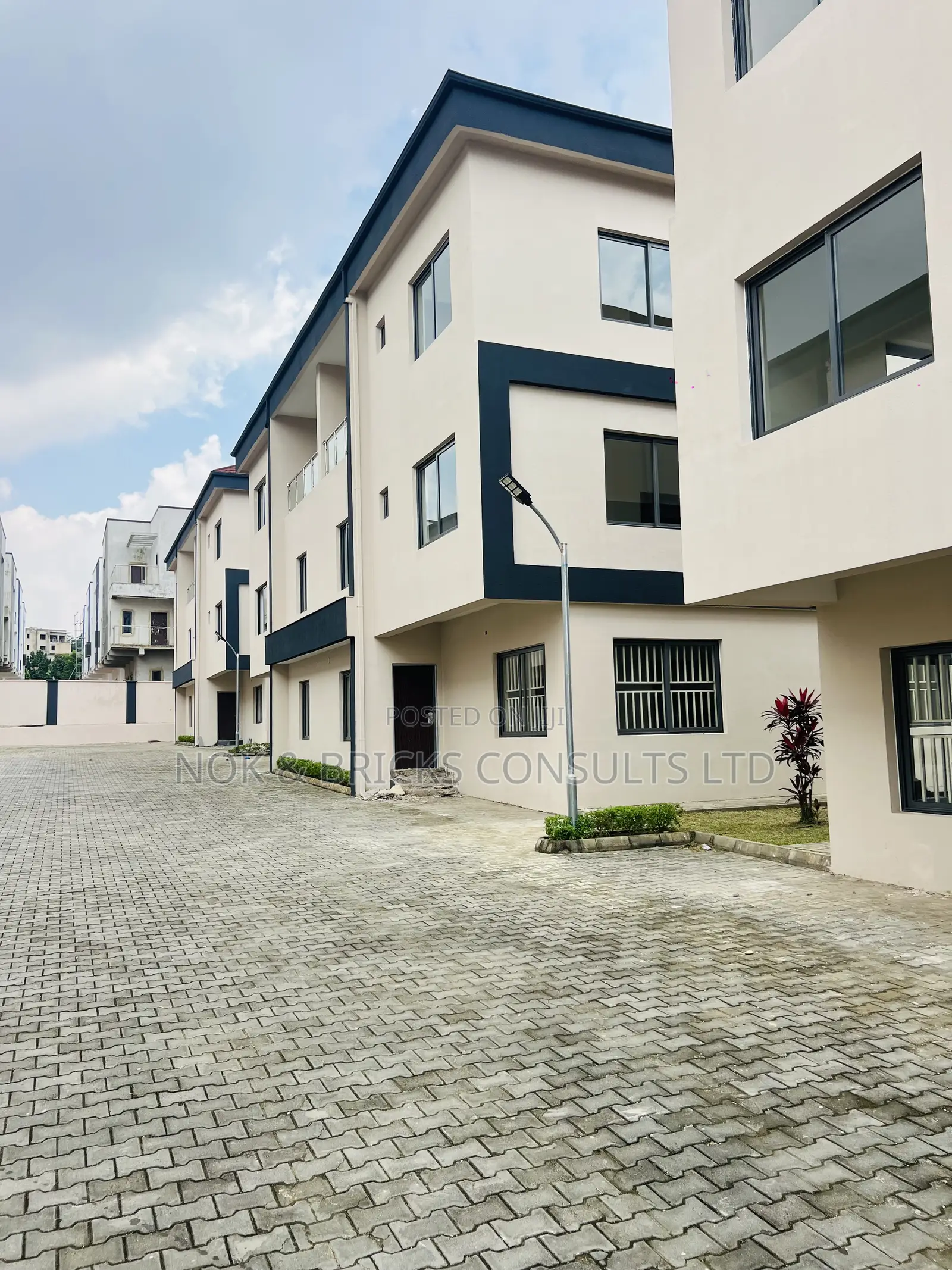 5bdrm Duplex in Bul Luxury Homes, Mabushi for sale in Mabushi