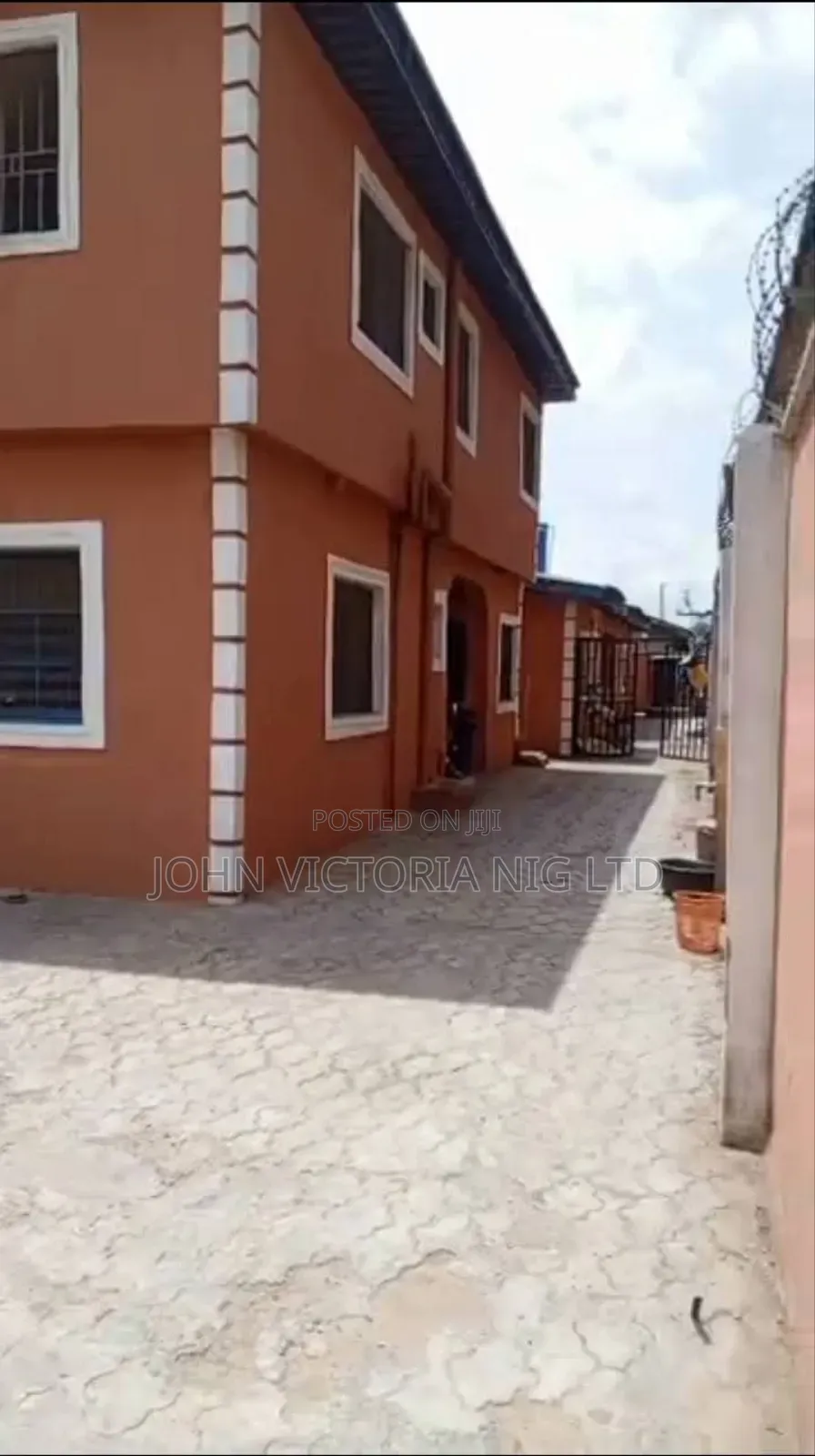 12bdrm Block of Flats in Tired Street Igondu, Ikotun/Igando for sale in Ikotun/Igando